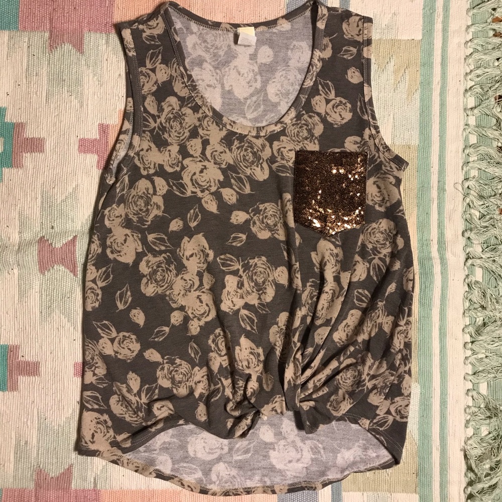 Sleeveless top size large